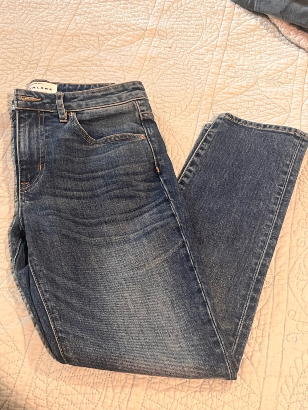 SLVRLAKE Straight-Leg Women’s Jeans in Washed Blue